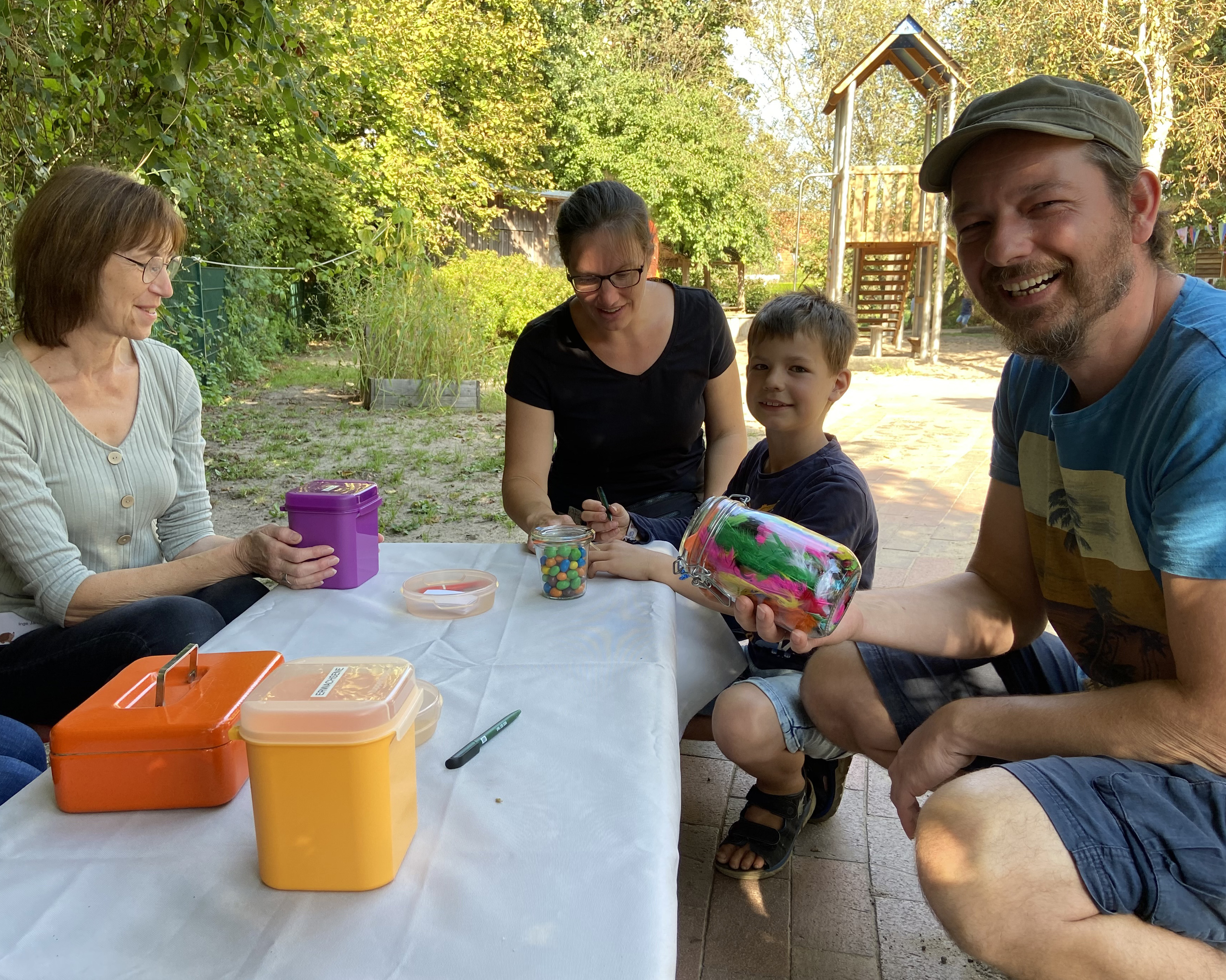 Bei der Schätzfrage konnten KInder und Eltern Preise gewinnen. Foto: Kerstin Kempermann